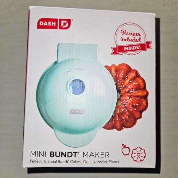 Dash Aqua Mini Bundt Maker. Perfect Personal Bundt Cakes,‎ Non-Stick Plates. - Picture 1 of 7